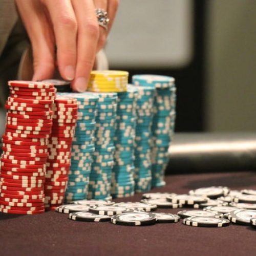 Best tips to earn huge rewards in poker