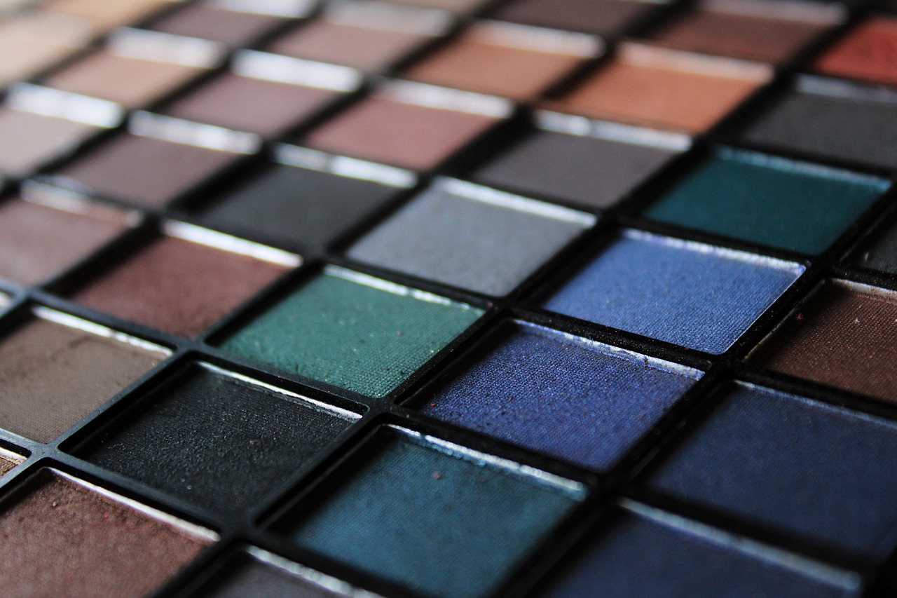 Eye shadow, cosmetics, color palette — Atomic Wallet: Effortless Download and Management Guide