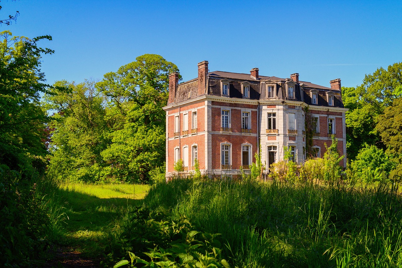 Villa, house, chateau — Bill Hutchinson Entrepreneurial Blueprint: Ambition, Adaptability, and Integrity