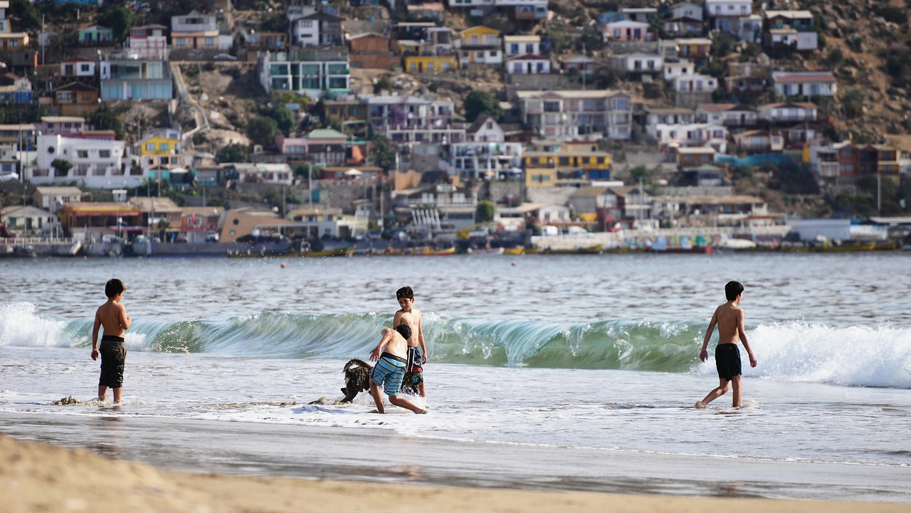 Beach, sea, people — Direct Play Baccarat: No App Needed, Just Instant Fun!