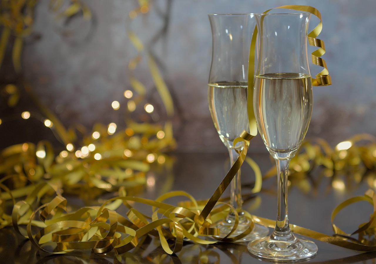 Sylvester, happy new year, sparkling wine — Discover the Benefits of Using Atomic Wallet Today