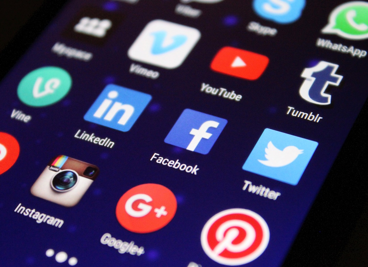 Media, social media, apps — Gerencie seguidores e curtidas usando painel SMM