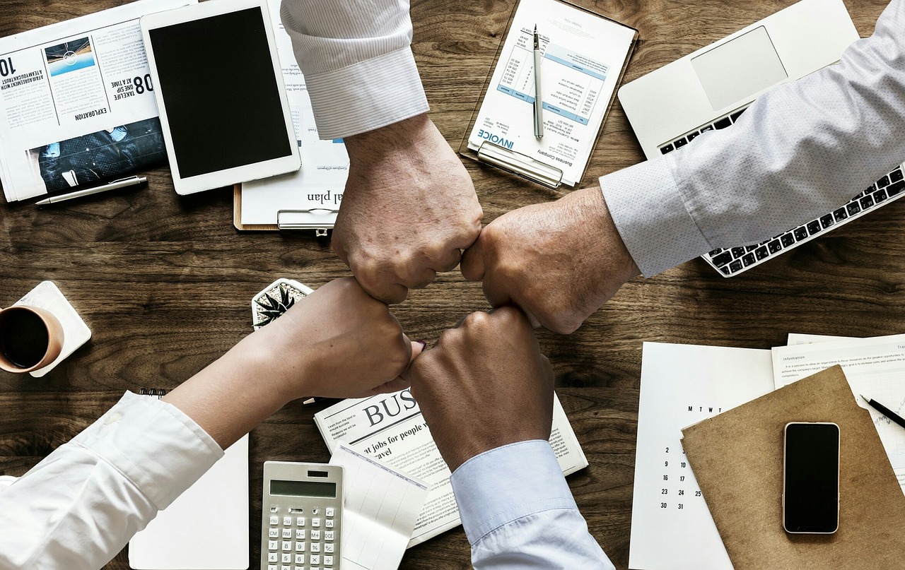 Teamwork, cooperation, brainstorming — Key Differences Between Windows Server 2025 and Previous Versions