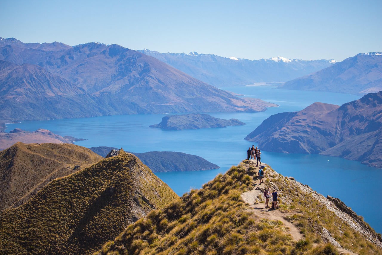 Roys peak, wanaka, lake — Navigate the Future of Crypto with Atomic Wallet