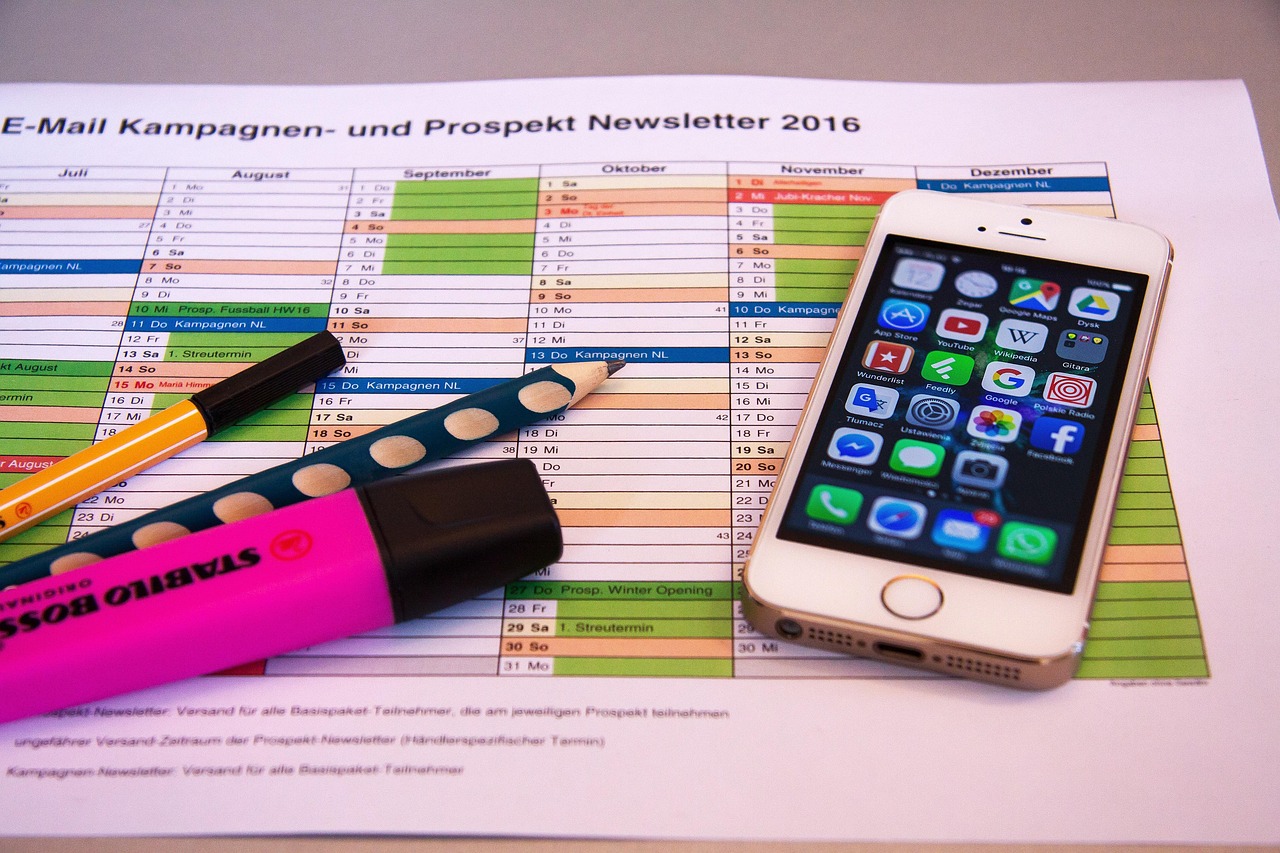 Desk, scheduling, steering — The Key Elements of a Compelling Healthcare Advertising Campaign