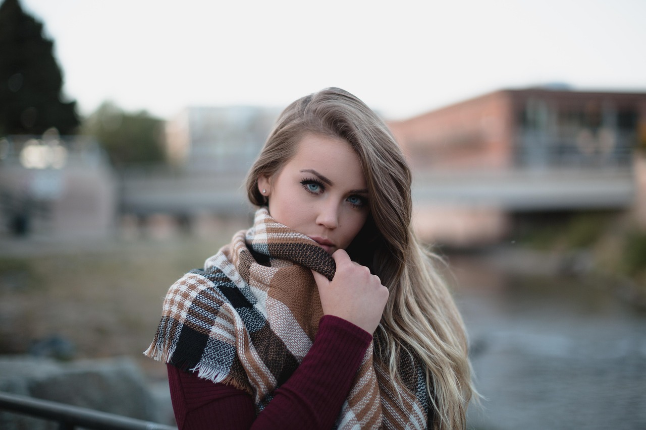 Blonde, woman, model — Upgrade Your Casual Look with a Color Block Hoodie